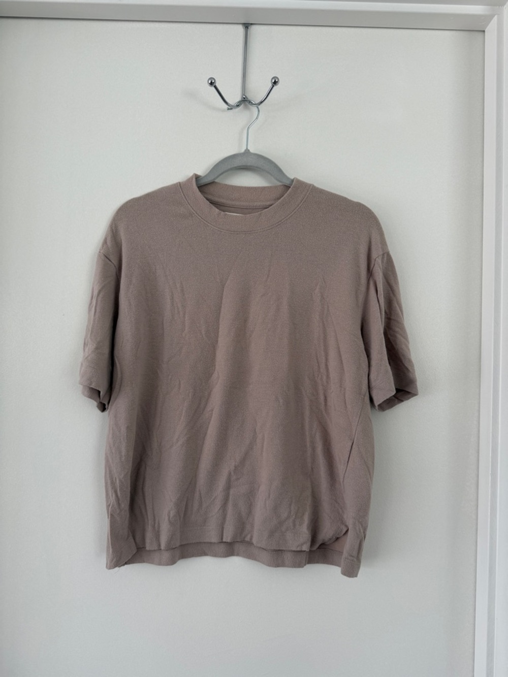 Abercrombie & Fitch Short-Sleeve Crewneck Tee in Dusty Taupe
